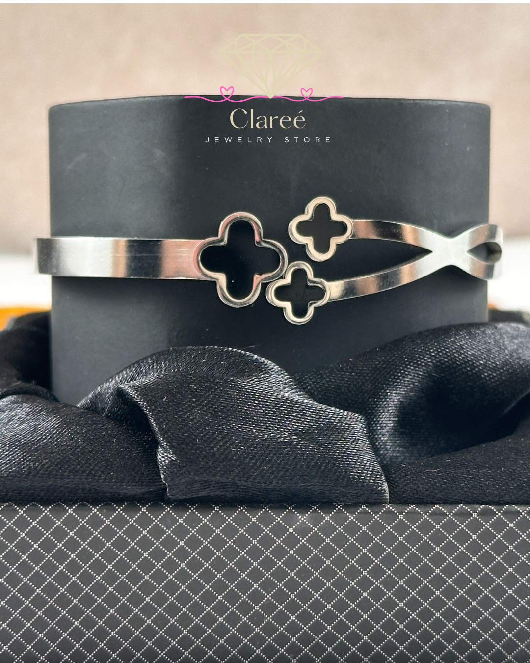 Clover Cuff Bracelet 🖤