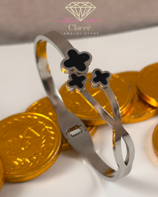 Clover Cuff Bracelet 🖤